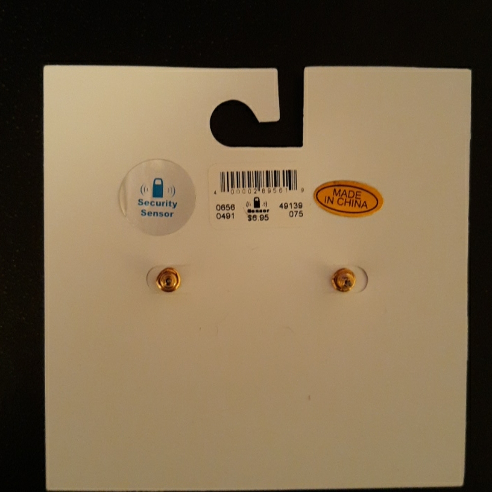 New LA Hearts Gold Butterfly Stud Earrings - Picture 4 of 4